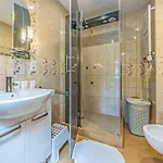 Victus Bright Apartment With Parking By Noclegi Renters * Sopot