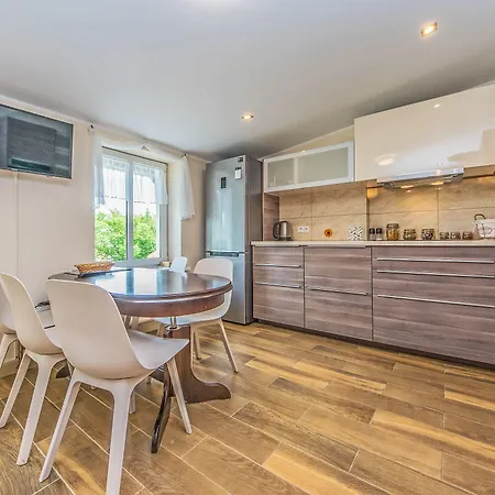 Victus Bright With Parking By Renters Appartement *